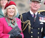 Le prince Charles et Camilla Parker Bowles à Edimbourg le 9 mai 2012 : une parade militaire a été donnée en leur honneur, avant un déjeuner à Holyroodhouse.