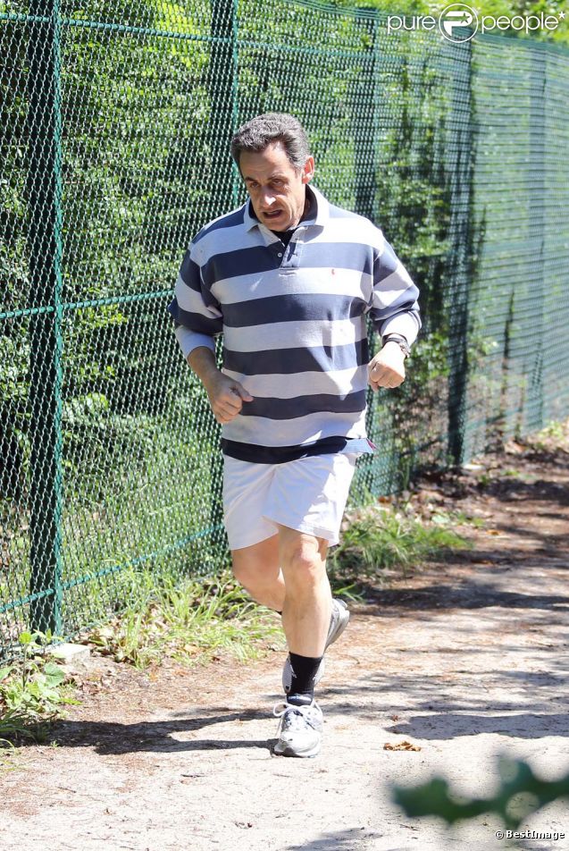 Nicolas Sarkozy, premier footing de citoyen presque lambda, au bois de Boulogne, le 15 mai 2012.