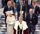 Juin 2006, 80e anniversaire de la reine en la cathédrale St Paul. A l\'occasion du jubilé de diamant (60 ans de règne) de leur grand-mère la reine Elizabeth II, les princes William et Harry ont fait en 2012 quelques confidences très personnelles, pour