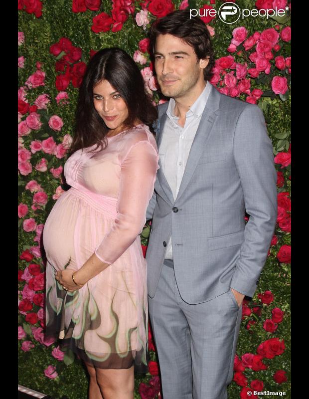 Julia Restoin-Roitfeld et son amoureux Robert Konjic à New York, le 24 avril 2012.