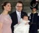 La princesse Estelle de Suède, fille de la princesse Victoria et du prince Daniel, a reçu le baptême le 22 mai 2012, à la veille de ses 3 mois, en la chapelle royale du palais Drottningholm, à Stockholm.