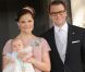La princesse Estelle de Suède, fille de la princesse Victoria et du prince Daniel, a reçu le baptême le 22 mai 2012, à la veille de ses 3 mois, en la chapelle royale du palais Drottningholm, à Stockholm.