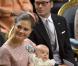 La princesse Estelle dans la robe baptismale de famille, qui date de 1906... Baptême de la princesse Estelle de Suède, fille de la princesse Victoria et du prince Daniel, le 22 mai 2012 en la chapelle royale du palais Drottningholm, à Stockholm.