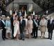  La photo de groupe avec les parrains, marraines et grands-parents de la princesse Estelle : (devant) le prince Carl Philip, Anna Westling Söderström, la princesse Victoria et le prince Daniel avec Estelle, la reine Silvia et le roi Carl XVI Gustaf de Suède, Ewa et Olle Westling (parents du prince Daniel) ; (derrière) le prince Willem-Alexander des Pays-Bas, la princesse Mary de Danemark, le prince haakon de Norvège. 
 Baptême de la princesse Estelle de Suède, duchesse d'Östergötland, fille de Victoria et Daniel de Suède, le 22 mai 2012 au palais Drottningholm à Stockholm. 