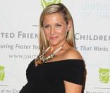 Jessica Capshaw, enceinte, lors de la soirée Brass Ring Award organisée par l'association United Friends of the Children à l'hôtel Beverly Hilton à Hollywood le 21 mai 2012