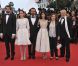 L'équipe du film Thérèse Desqueyroux du regretté Claude Miller (film de clôture) lors de la montée des marches pour la cérémonie de clôture du Festival de Cannes le 27 mai 2012