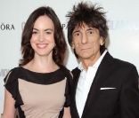 Ronnie Wood et sa petite amie Nicola Sargent lors des Glamour Awards 2012 au Berkeley Square Gardens. Londres, le 29 mai 2012.