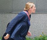 Uma Thurman enceinte et épanouie : elle laisse le glamour au vestiaire