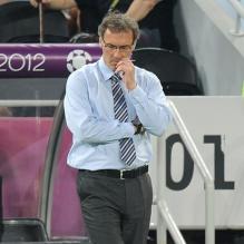 Laurent Blanc lors de la défaite de l'équipe de France face à l'Espagne en quart de finale de l'Euro 2012 à Donetsk le 23 juin 2012