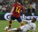 Xabi Alonso et Florent Malouda lors de la défaite de l'équipe de France face à l'Espagne en quart de finale de l'Euro 2012 à Donetsk le 23 juin 2012