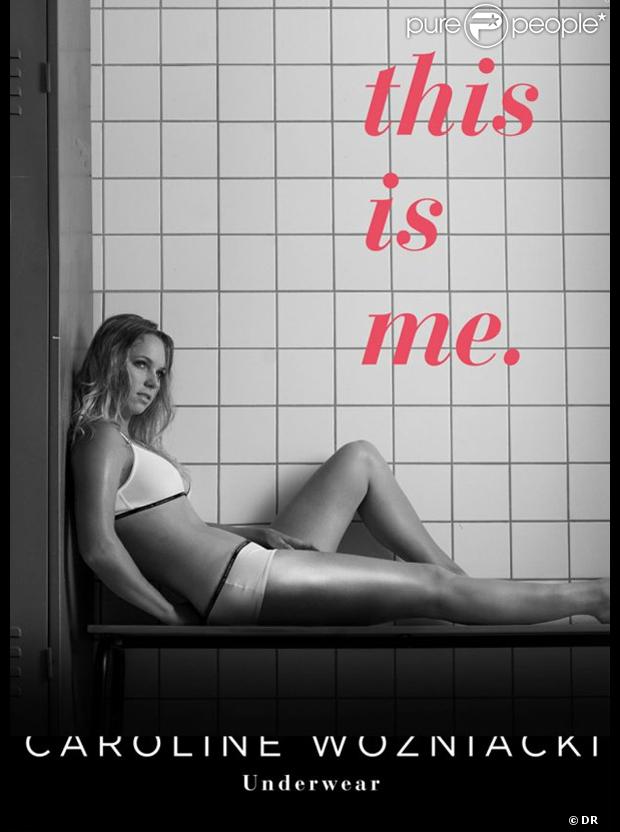 Caroline Wozniacki pose avec les sous-vêtements de sa ligne This Is Me