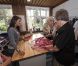 La princesse Marie de Danemark inaugurant la réouverture après travaux d'une friperie de Toender, le 25 juin 2012.