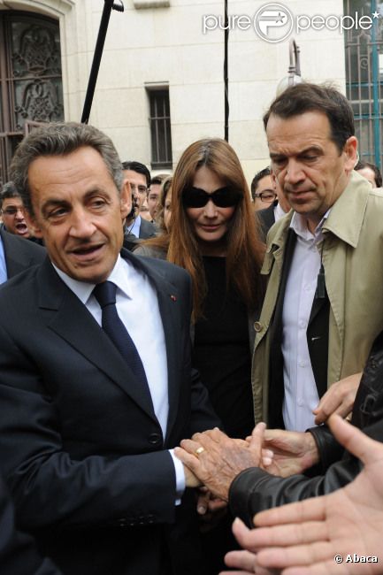 Nicolas Sarkozy et Carla Bruni à Paris, le 10 juin 2012.