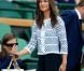 Pippa Middleton au 4e jour de Wimbledon, le 28 juin 2012. Accompagnée par son frère James, la soeur de la duchesse de Cambridge a pu observer depuis la loge royale les victoires de Serena Williams et Andy Murray.