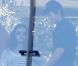 Mila Kunis et Ashton Kutcher se câlinent dans un restaurant de Los Angeles. Le 30 juin 2012.