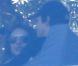 Mila Kunis et Ashton Kutcher se câlinent dans un restaurant de Los Angeles. Le 30 juin 2012.