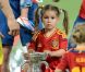 Nora, la petite fille de Fernando Torres le 1er juillet 2012 à Kiev : il vient d'être sacré champion d'Europe de football après avoir battu l'Italie (4-0) en finale de l'Euro