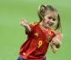 Nora, la fille de Fernando Torres le 1er juillet 2012 à Kiev. Son papa vient d'être sacré champion d'Europe de football après avoir battu l'Italie (4-0) en finale de l'Euro