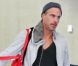Jason Trawick, fiancé de Britney Spears, arrive à l'aéroport de Maui à Hawaï, en famille, le dimanche 1er juillet 2012.