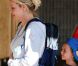 Britney Spears arrive à l'aéroport de Maui à Hawaï, en famille, le dimanche 1er juillet 2012.