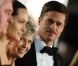 Angelina Jolie et Brad Pitt entourés de ses parents Jane et William, en décembre 2008.