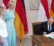 Le prince Albert II de Monaco et la princesse Charlene étaient reçus le 9 juillet 2012 au château Bellevue, résidence présidentielle à Berlin, par le président Joachim Gauck et sa compagne Daniella Schadt, au premier jour de leur visite officielle de deux jours en Allemagne.