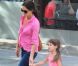 Katie Holmes et Suri Cruise sortent de l'animalerie Citipups à New York, le 15 juillet 2012