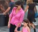 Katie Holmes et Suri Cruise sortent de l'animalerie Citipups à New York, le 15 juillet 2012