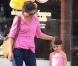 Katie Holmes et Suri Cruise sortent de l'animalerie Citipups à New York, le 15 juillet 2012