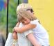 Michelle Williams se promène à Brooklyn avec sa fille Matilda et son compagnon Jason Segel le 15 juillet 2012 : Un gros câlin et ça repart