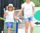 Michelle Williams se promène à Brooklyn avec sa fille Matilda et son compagnon Jason Segel le 15 juillet 2012 : la fillette ressemble toujours autant à son père, le regretté Heath Ledger