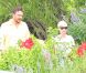 Michelle Williams se promène à Brooklyn avec sa fille Matilda et son compagnon Jason Segel le 15 juillet 2012. Les amoureux étaient amis depuis quelques années et sont devenus un couple avec le tournage de Take This Waltz