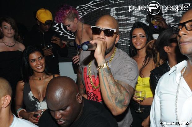 Flo Rida avec Ayem d' Hollywood Girls  et  Nabilla des Anges de la télé-réalité 4  au  Palais-Maillot  le 28 juin 2012 à Paris