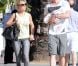 Elsa Pataky, Chris Hemsworth et leur fille India Rose en balade dans les rues de Santa Monica, le 20 juillet 2012.