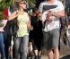 Elsa Pataky, Chris Hemsworth et leur fille India Rose en balade dans les rues de Santa Monica, le 20 juillet 2012.