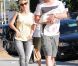 Elsa Pataky, Chris Hemsworth et leur fille India Rose en balade dans les rues de Santa Monica, le 20 juillet 2012.