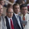 Albert de Monaco : Spectateur attentif au côté de son neveu Pierre Casiraghi