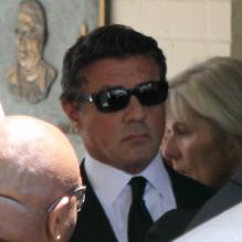Sylvester Stallone aux obsèques de son fils Sage Stallone, mort à l'âge de 36 ans, le samedi 21 juillet 2012 à Brentwood.