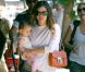 Rachel Bilson se promène avec sa filleule dans les rues de Los Feliz, Los Angeles, le 28 juillet 2012.