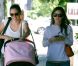 Rachel Bilson et sa filleule dans les rues de Los Feliz, Los Angeles, le 28 juillet 2012.