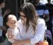 Rachel Bilson et sa filleule dans les rues de Los Feliz, Los Angeles, le 28 juillet 2012.