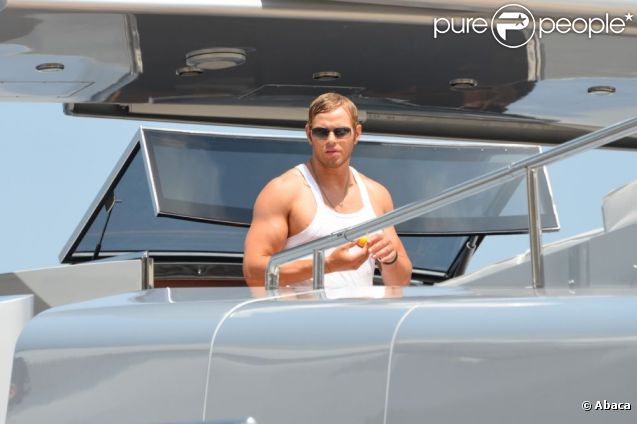 Kellan Lutz en vacances surla côte d'Azur sur un yacht à Saint-Tropez. Le 28 juillet 2012.
