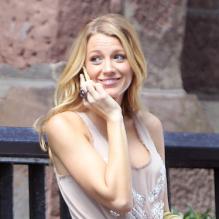 La superbe Blake Lively sur le tournage de la série Gossip Girl sur la cinquième avenue à New York, le 2 août 2012