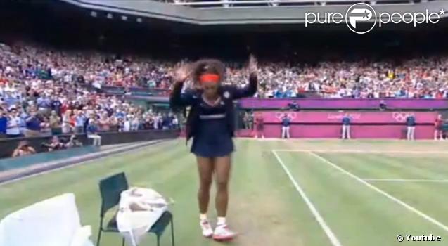 Serena Williams offre au public de Wimbledon une petite danse après son titre olympique décroché le 4 août 2012