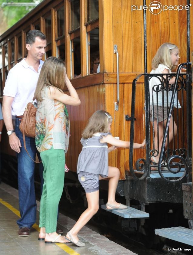 VACACIONES DE VERANO 2012 - Página 17 911277-letizia-et-felipe-d-espagne-sont-637x0-1