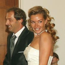Ingrid Chauvin et Thierry Peythieu le jour de leur mariage en août 2011 dans le sud de la France