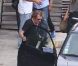 Johnny Hallyday arrive à l'aéroport de Saint-Barthélémy pour un break bien mérité. Laeticia est venue le chercher à l'aéroport. Le 4 août 2012