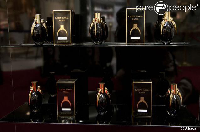Le parfum Fame de Lady Gaga, photographié en vitrine à Tokyo, le 3 août 2012.