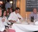 Le roi Juan Carlos voulait témoigner son amitié et remonter le moral de son champion... Rafael Nadal, avec sa compagne Xisca Perello, était l'invité du roi Juan Carlos Ier d'Espagne le 10 août 2012 au restaurant Flanigan, à Majorque.
