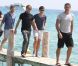  Des amis d'Elton John et son mari David Furnish sont venus avec eux au Club 55 de Saint-Tropez le 13 août 2012 